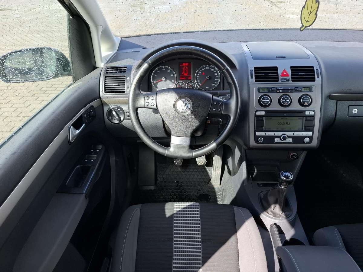 Volkswagen Touran 2008 — photo 11
