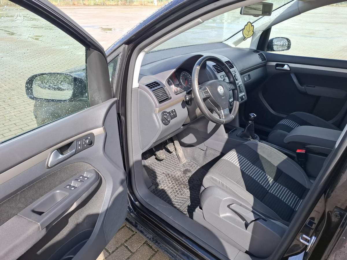 Volkswagen Touran 2008 — photo 12