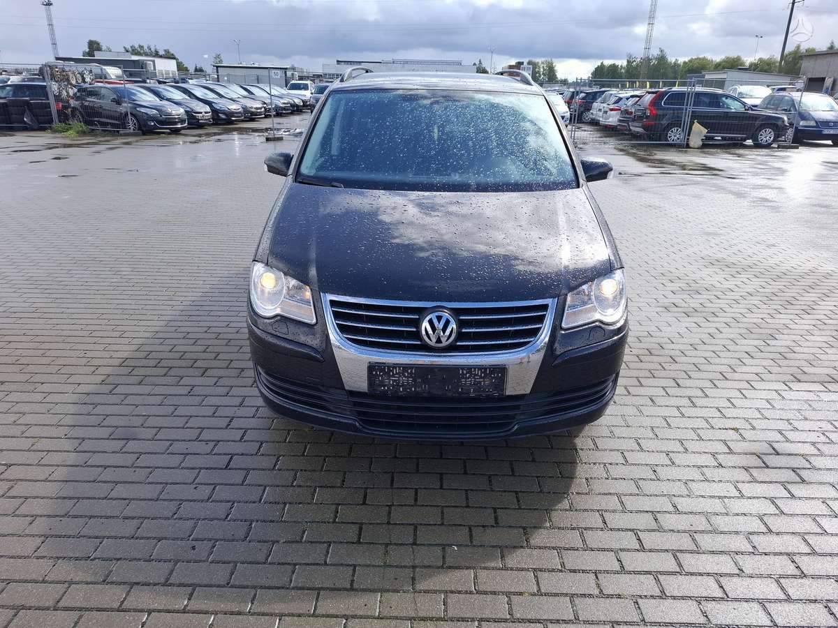 Volkswagen Touran 2008 — rear view