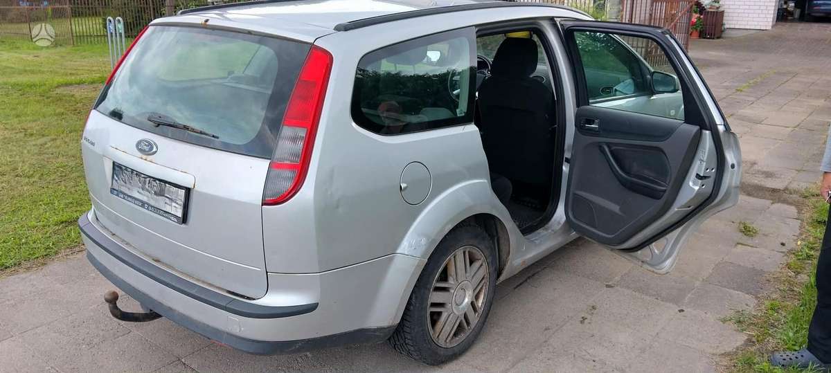 Ford Focus 2005 — салон