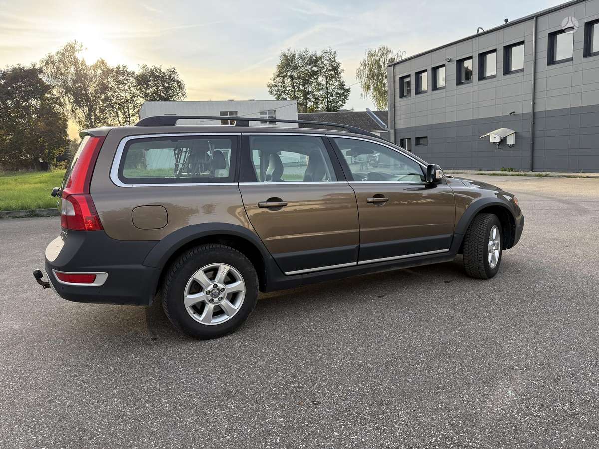 Volvo XC70 2012 — салон