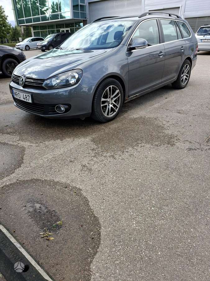 Volkswagen Golf 2009 — салон