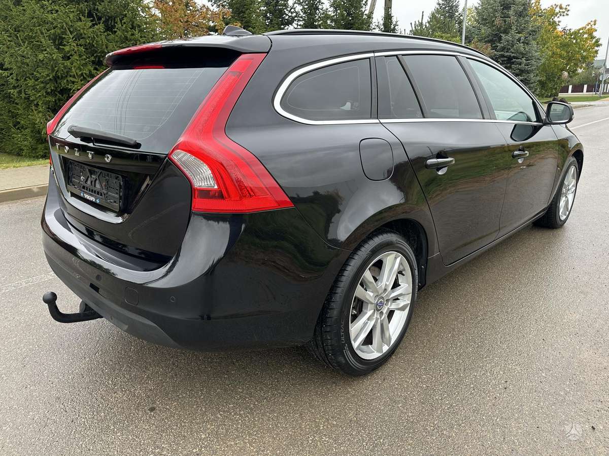 Volvo V60 2012 — photo 11