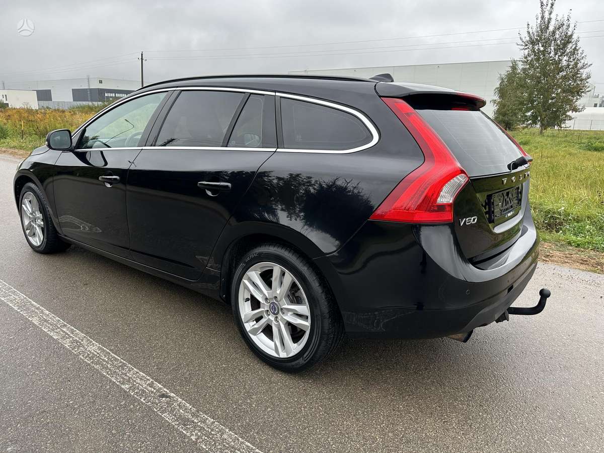 Volvo V60 2012 — photo 14