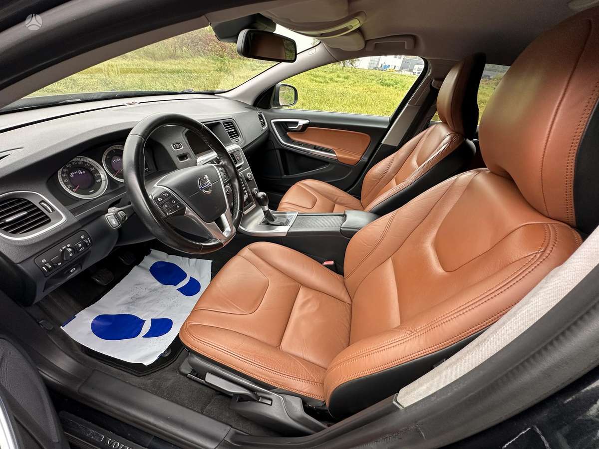 Volvo V60 2012 — photo 18