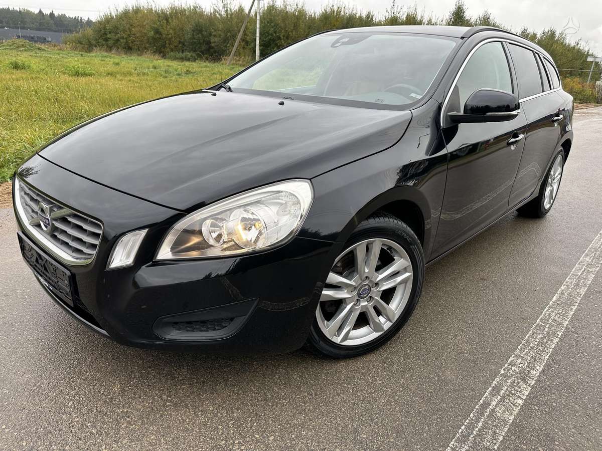 Volvo V60 2012 — rear view