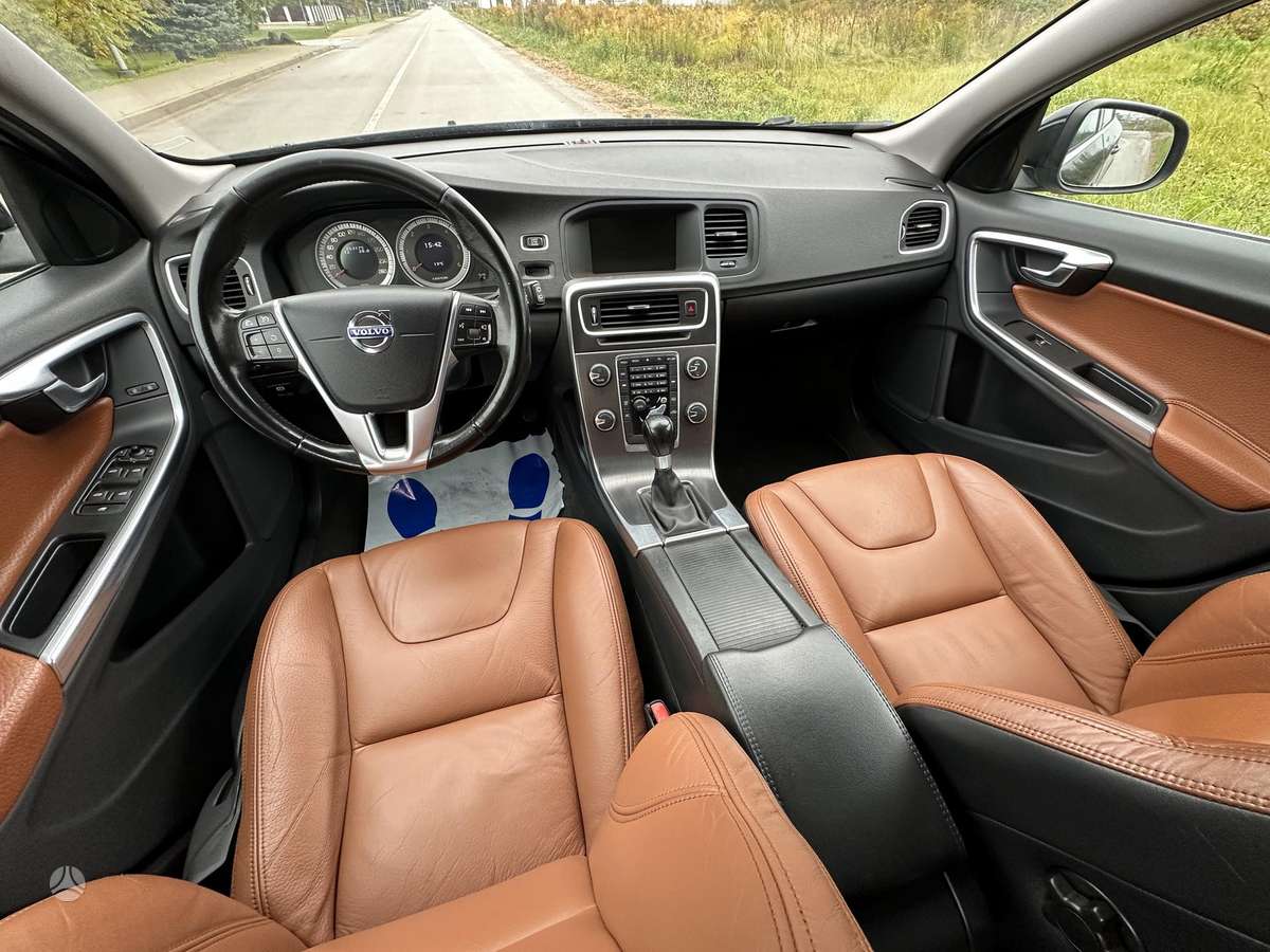 Volvo V60 2012 — photo 21