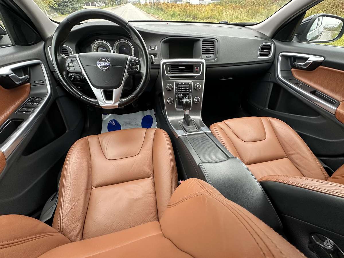 Volvo V60 2012 — photo 22