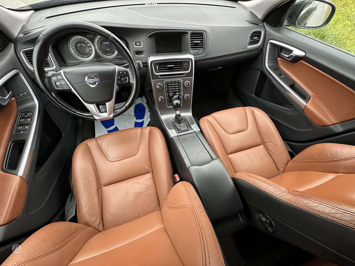 Volvo V60 2012 — photo 30