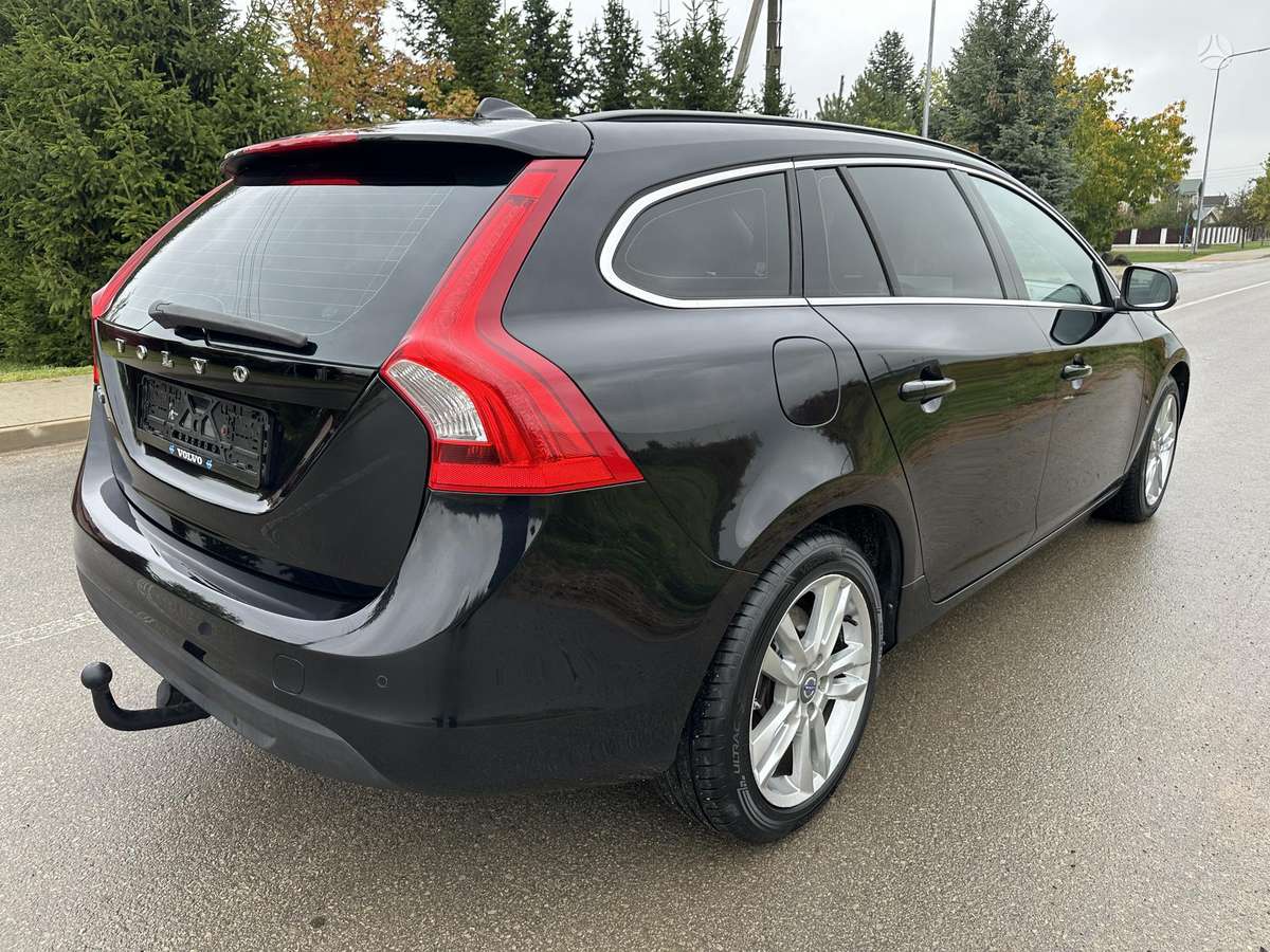 Volvo V60 2012 — photo 9
