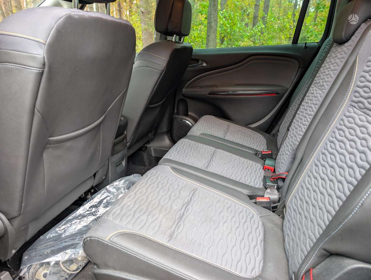 Opel Zafira 2013 — photo 10