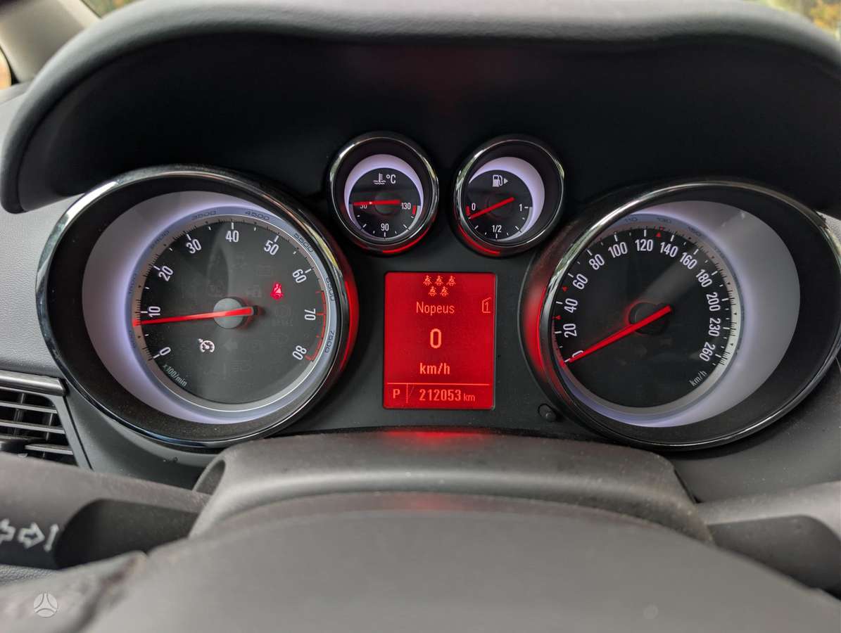 Opel Zafira 2013 — photo 11