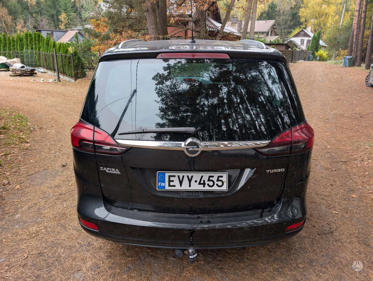 Opel Zafira 2013 — photo 6
