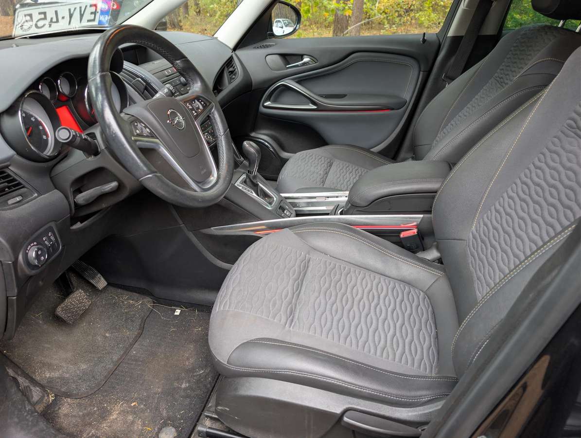 Opel Zafira 2013 — photo 8