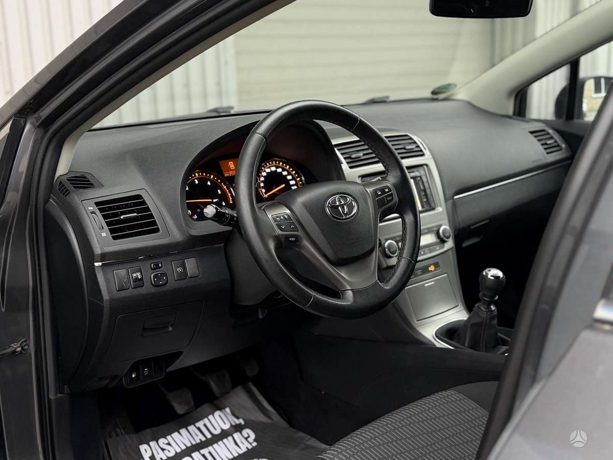 Toyota Avensis 2011 — photo 10