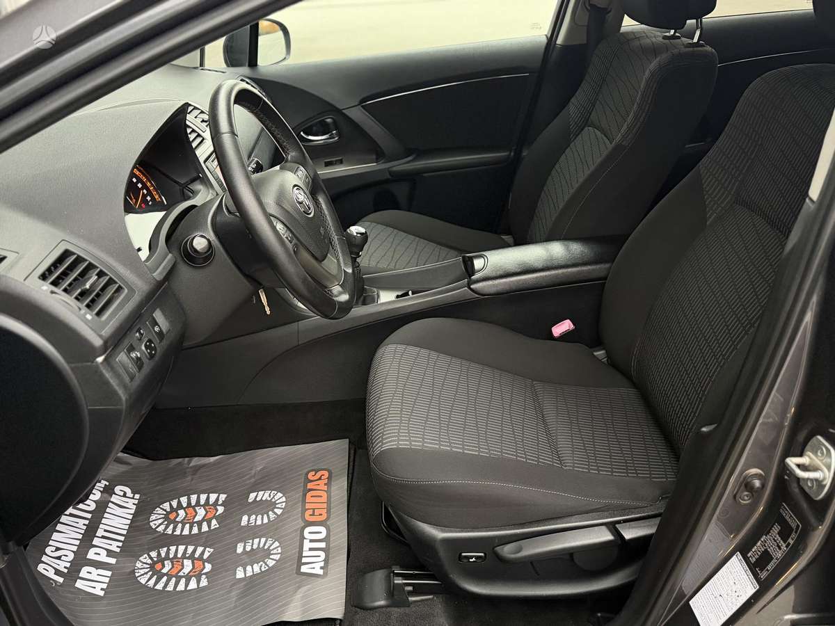 Toyota Avensis 2011 — photo 11