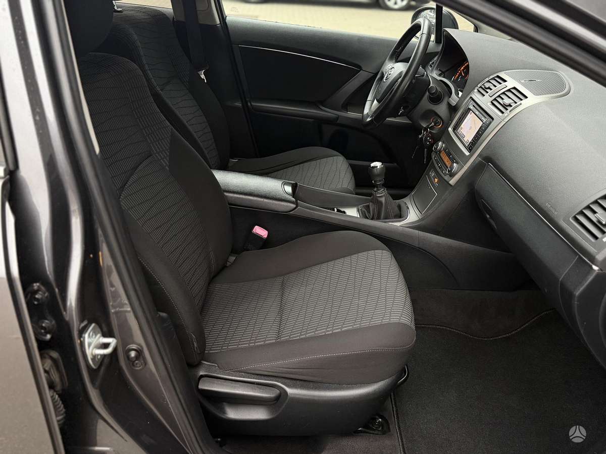 Toyota Avensis 2011 — photo 12