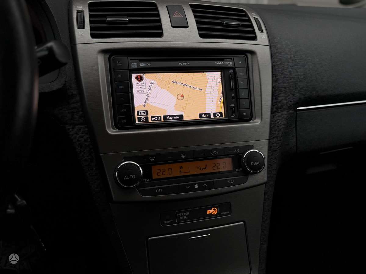 Toyota Avensis 2011 — photo 14