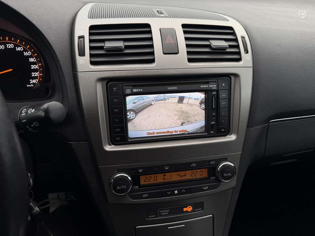 Toyota Avensis 2011 — photo 16