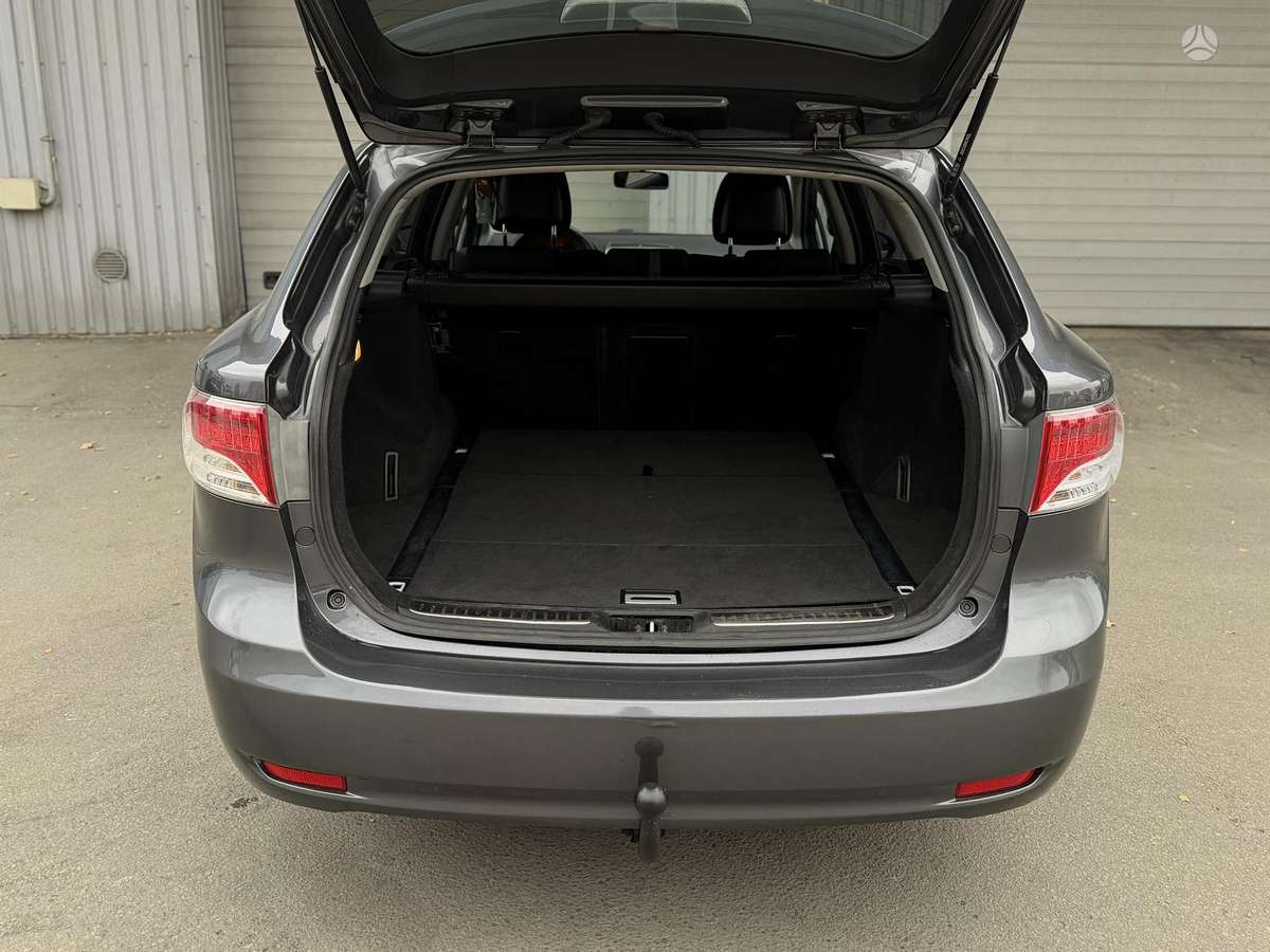 Toyota Avensis 2011 — photo 18