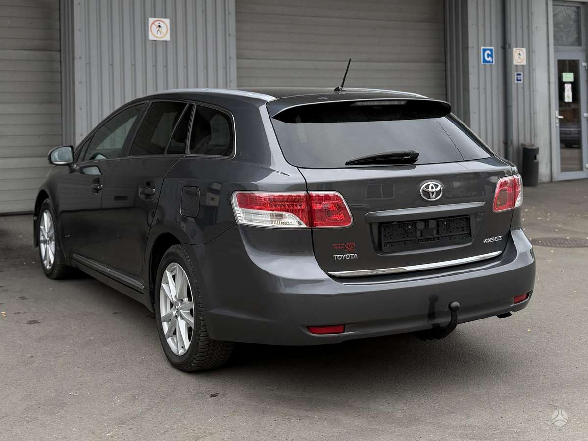 Toyota Avensis 2011 — photo 6