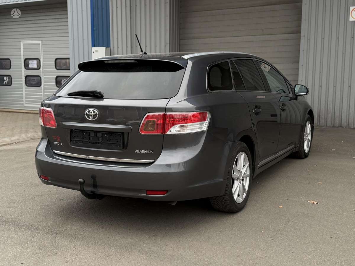 Toyota Avensis 2011 — photo 7