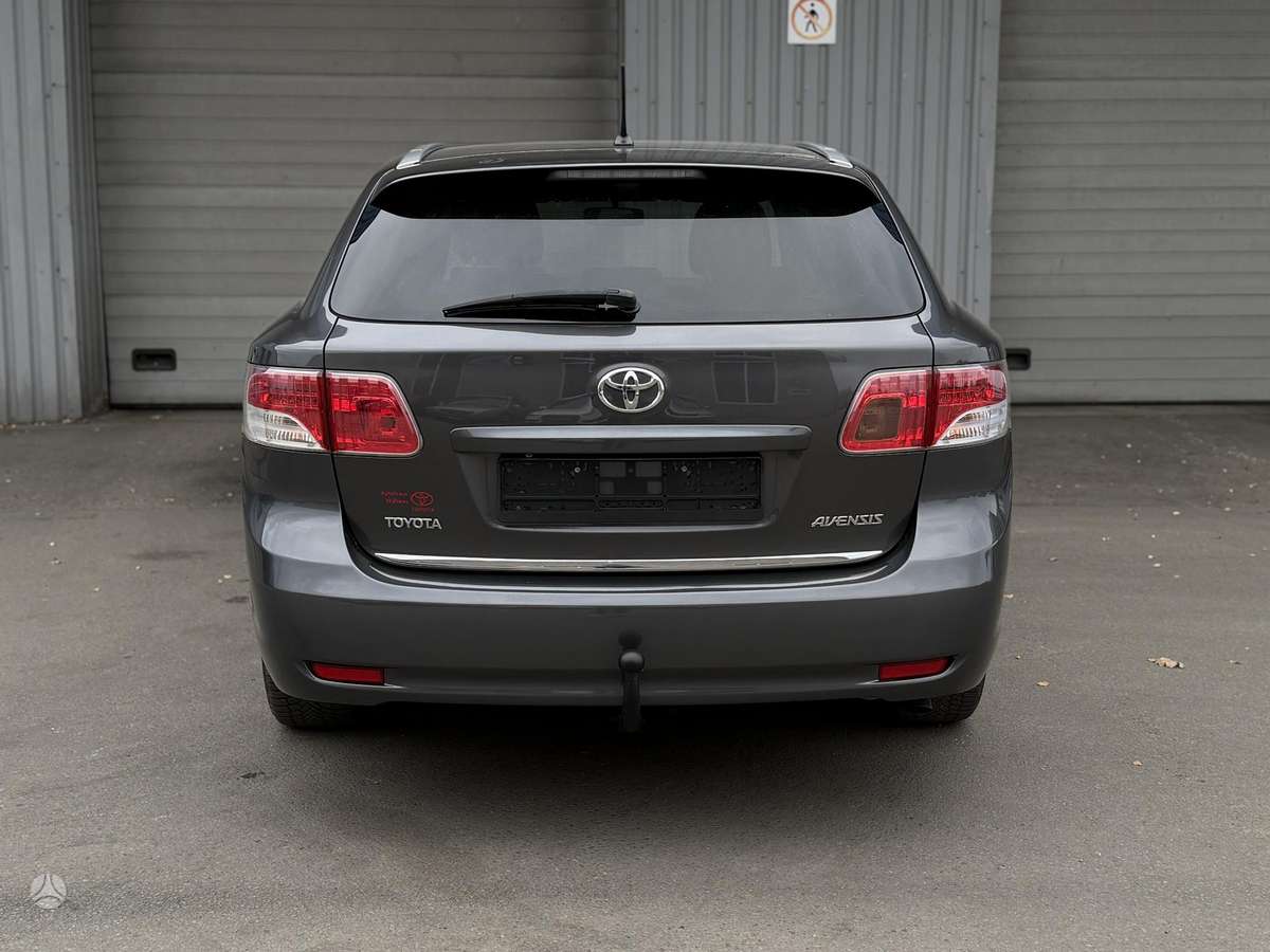 Toyota Avensis 2011 — photo 8
