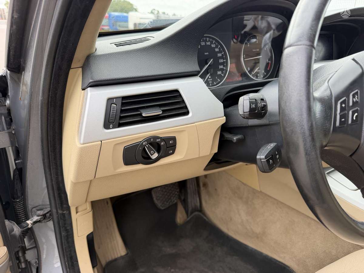 BMW 320 2009 — photo 11