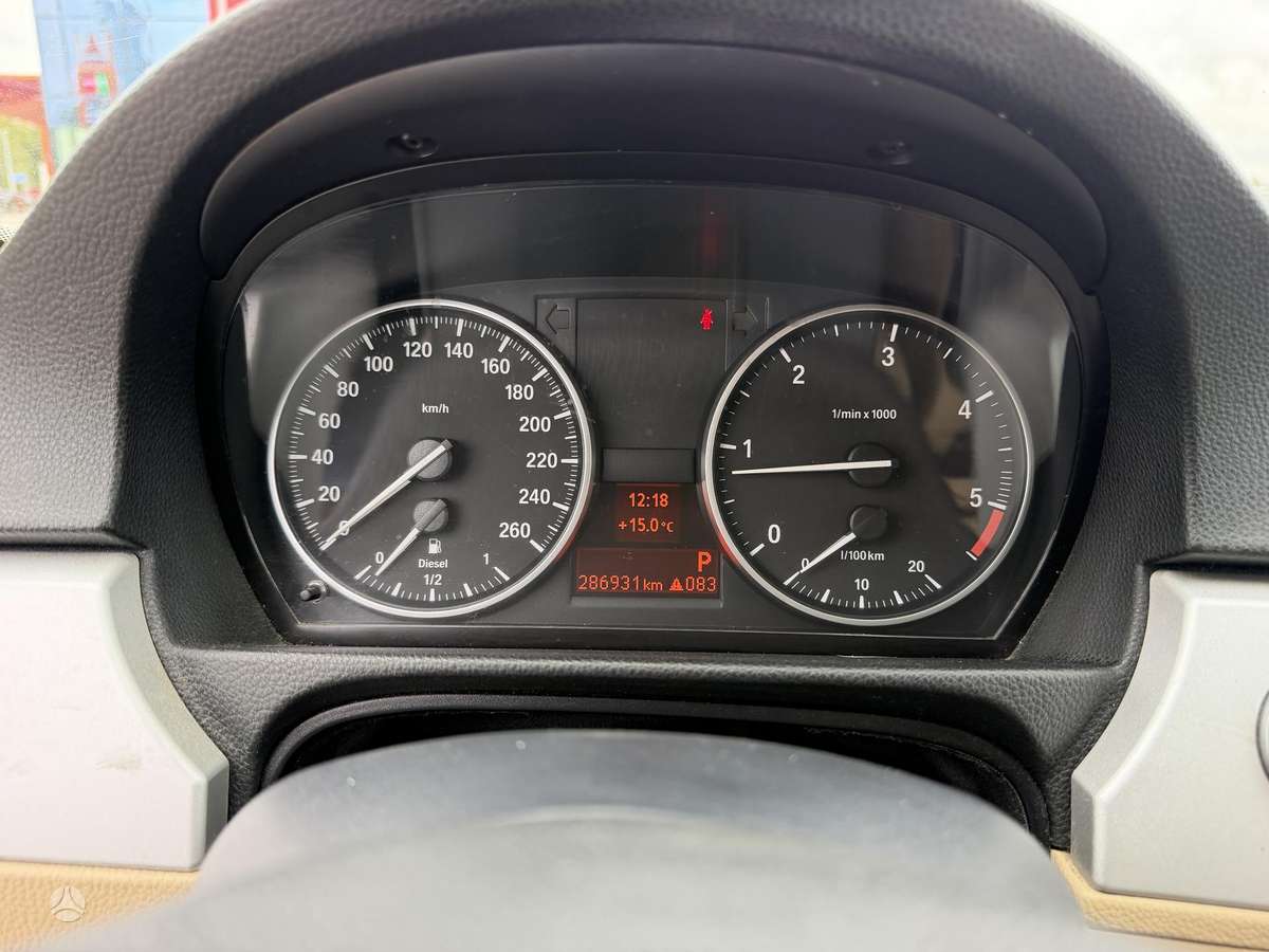 BMW 320 2009 — photo 12