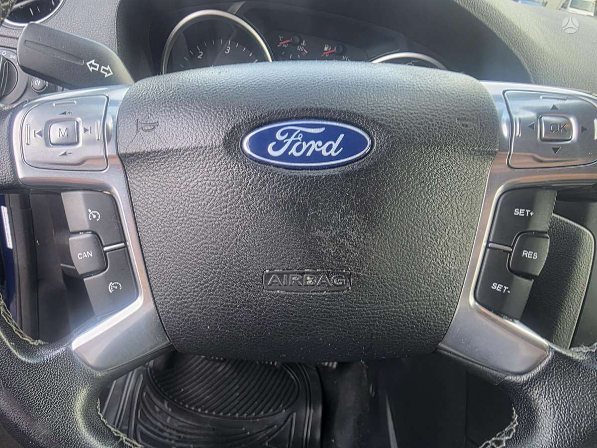Ford Galaxy 2014 — фото 15