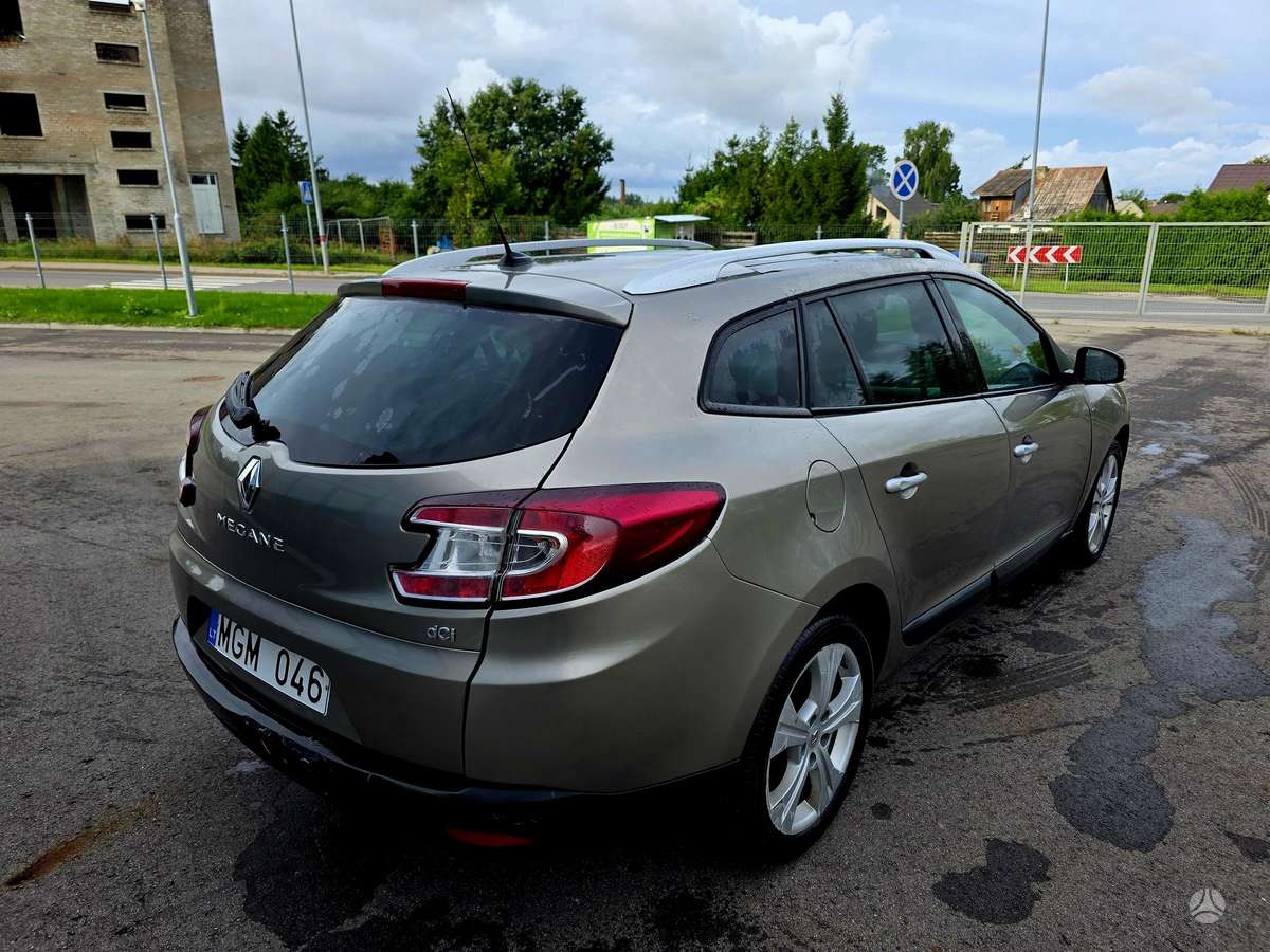Renault Megane 2011 — вигляд ззаду