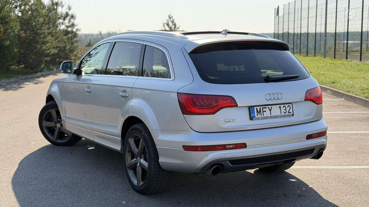 Audi Q7 2009 — rear view
