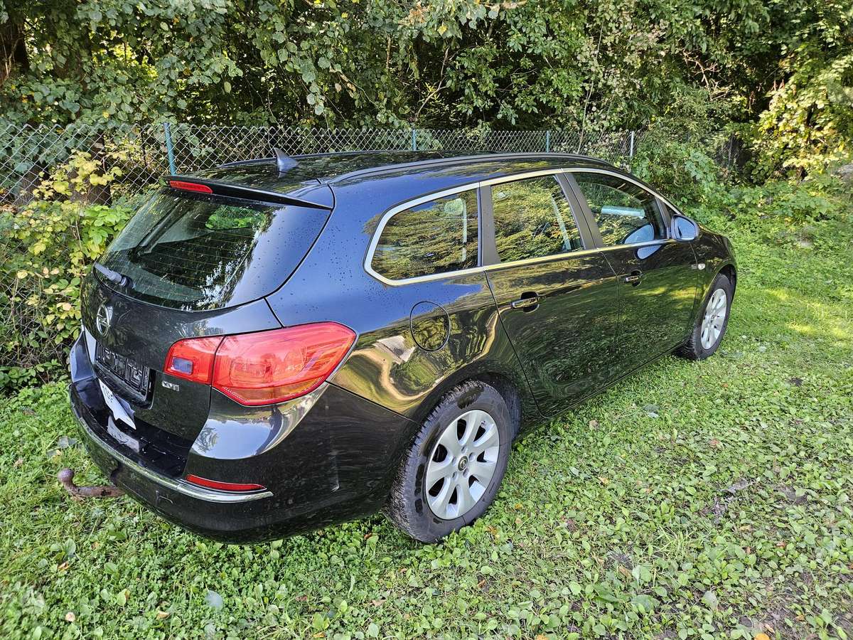 Opel Astra 2015 — фото 16