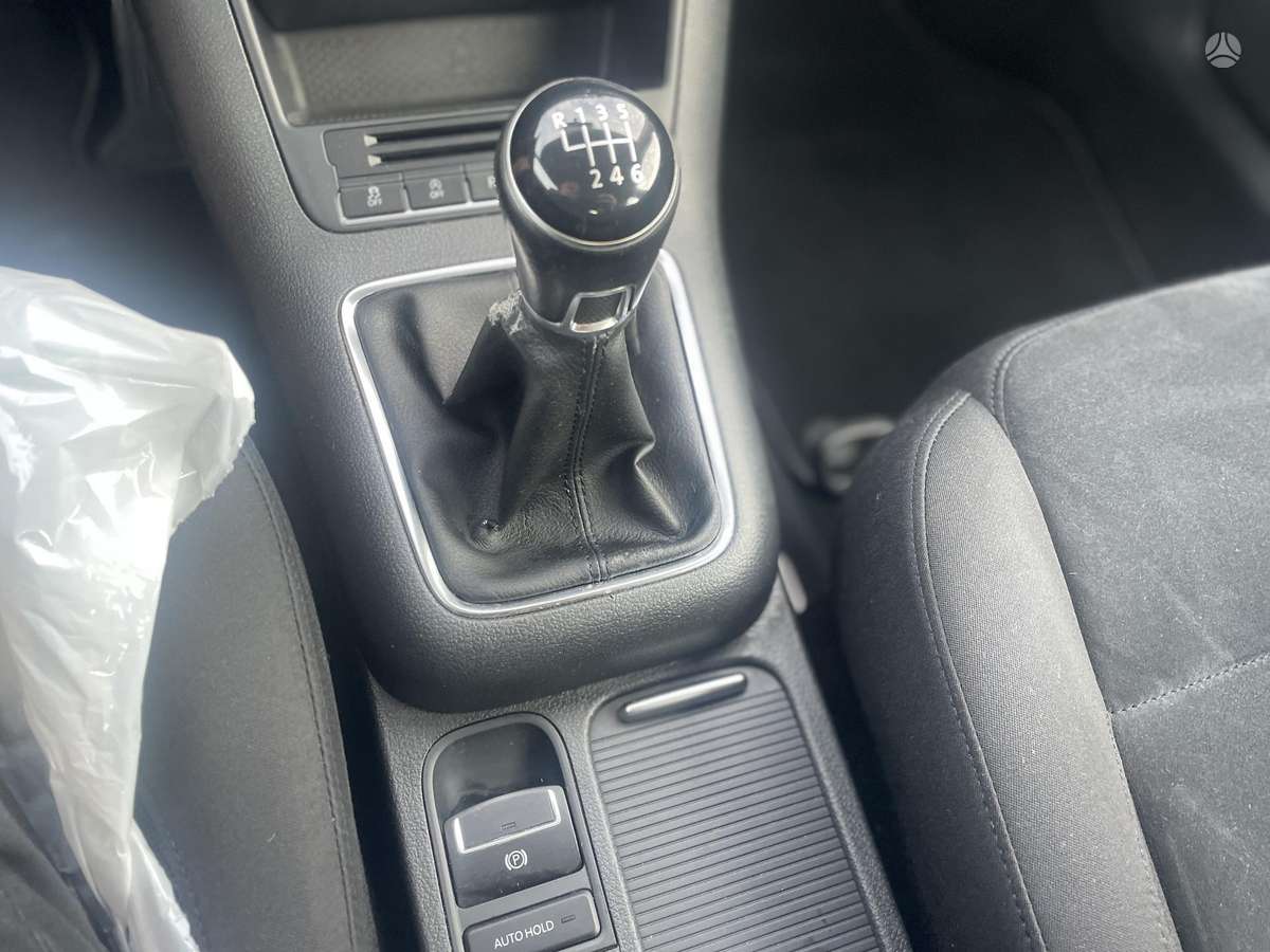 Volkswagen Tiguan 2012 — photo 17