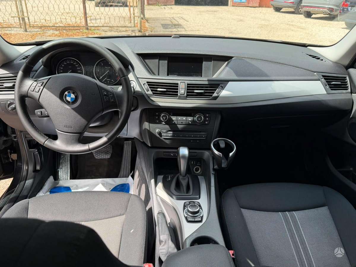 BMW X1 2011 — photo 7