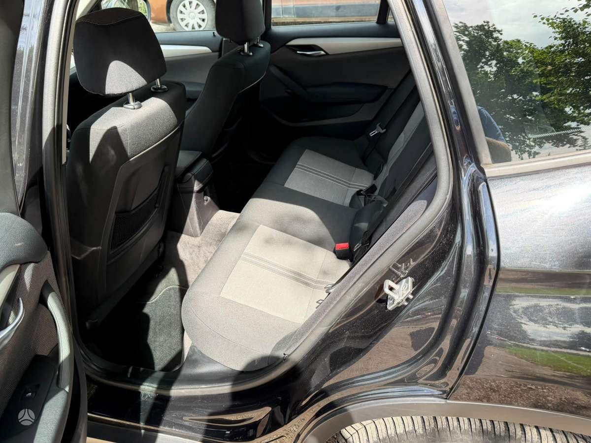 BMW X1 2011 — photo 8