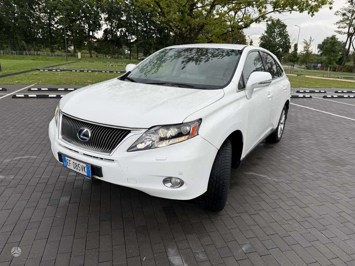 Lexus RX 2011 — салон