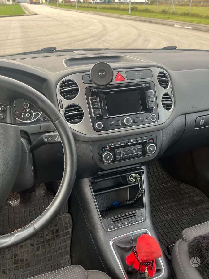 Volkswagen Tiguan 2010 — photo 6