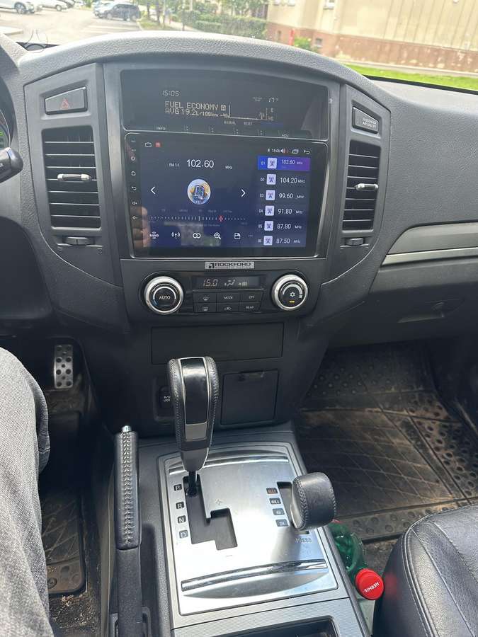 Mitsubishi Pajero 2009 — rear view