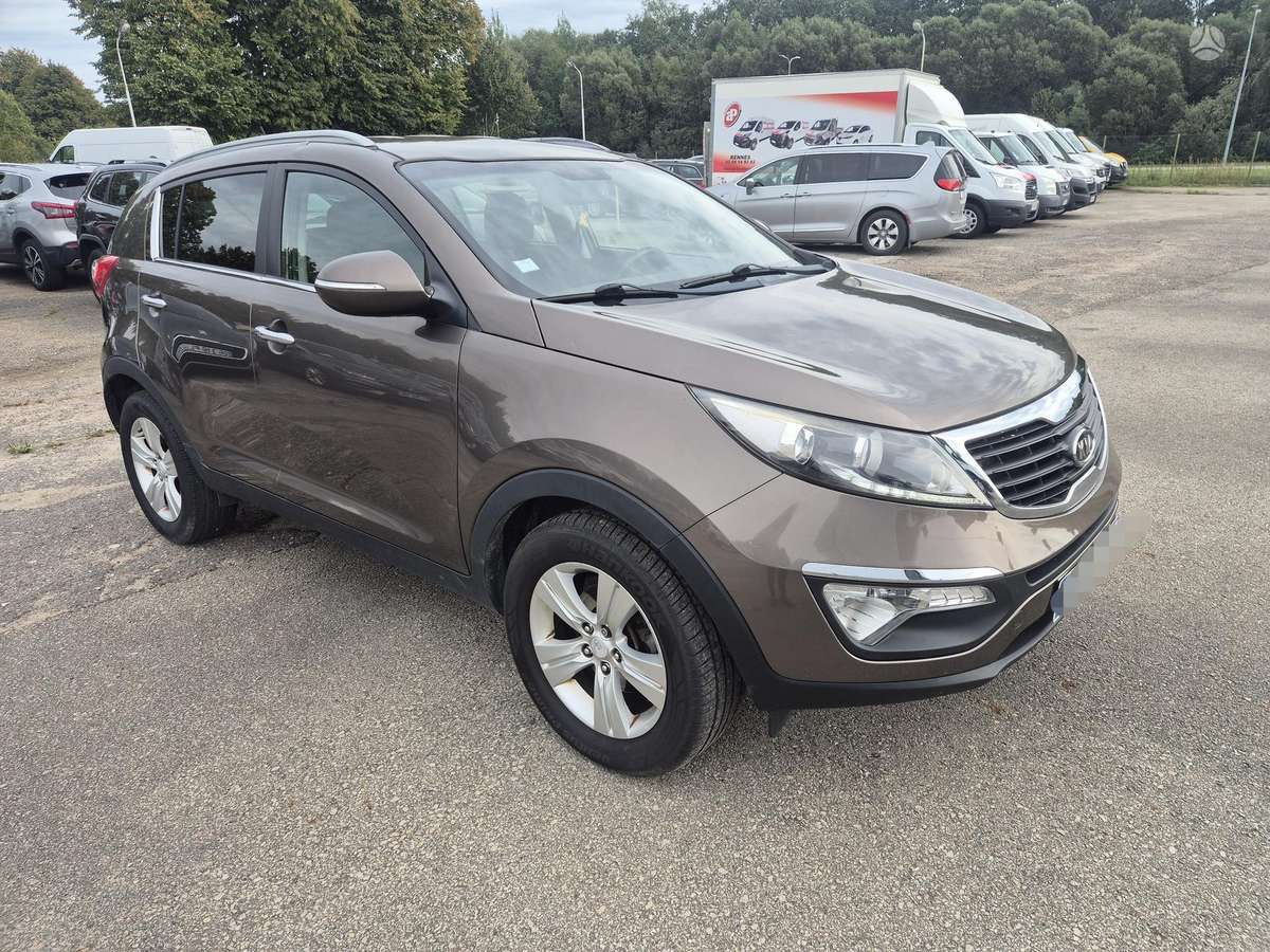 Kia Sportage 2010 — interior