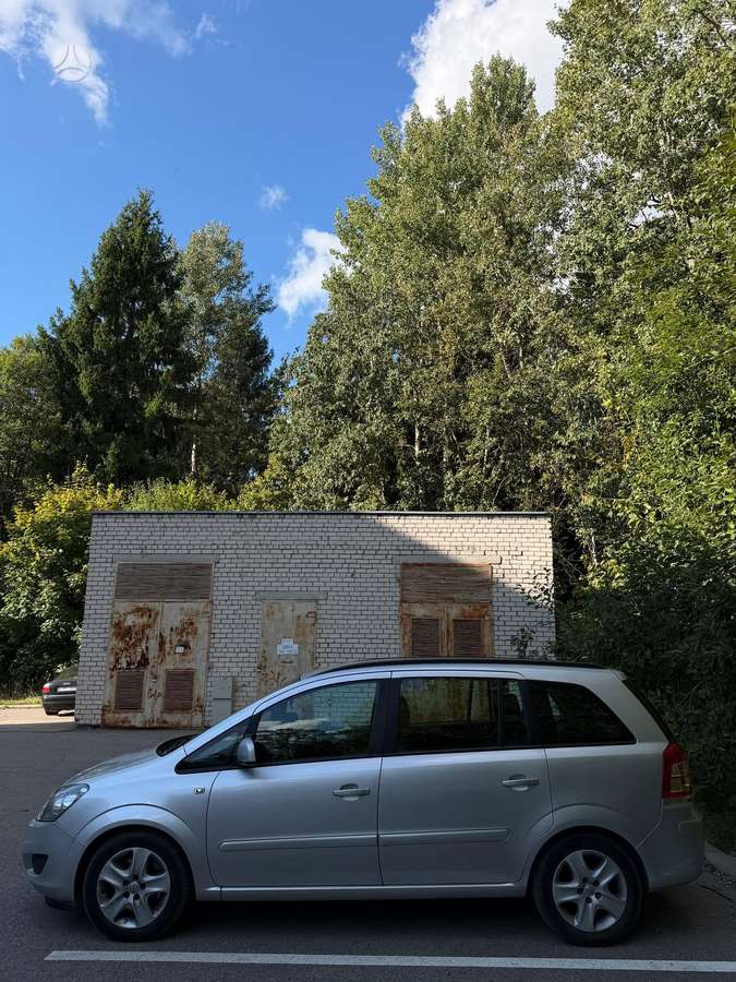 Opel Zafira 2012 — двигун 1700 cm³, 110 HP (81kW)