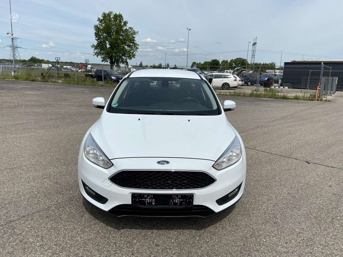 Ford Focus 2015 — вигляд ззаду