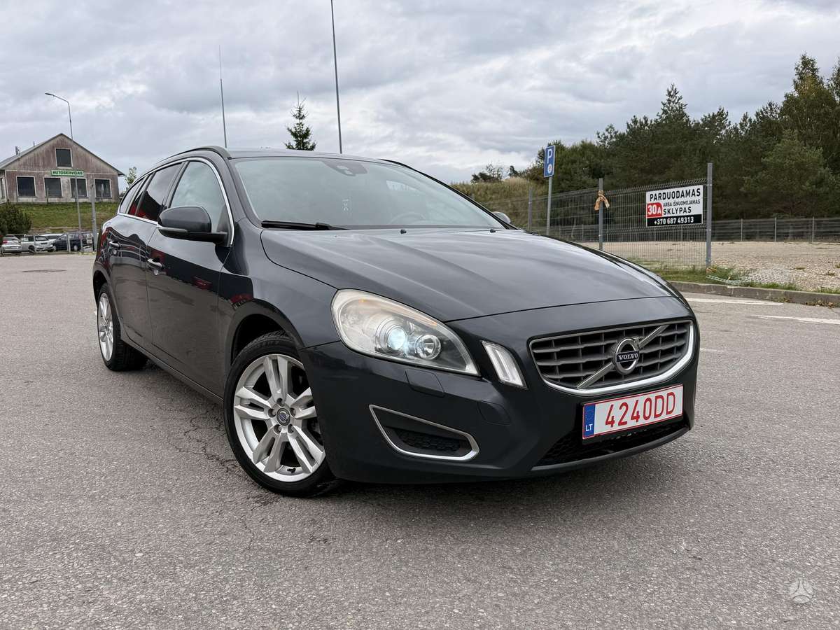 Volvo V60 2012 — вигляд ззаду