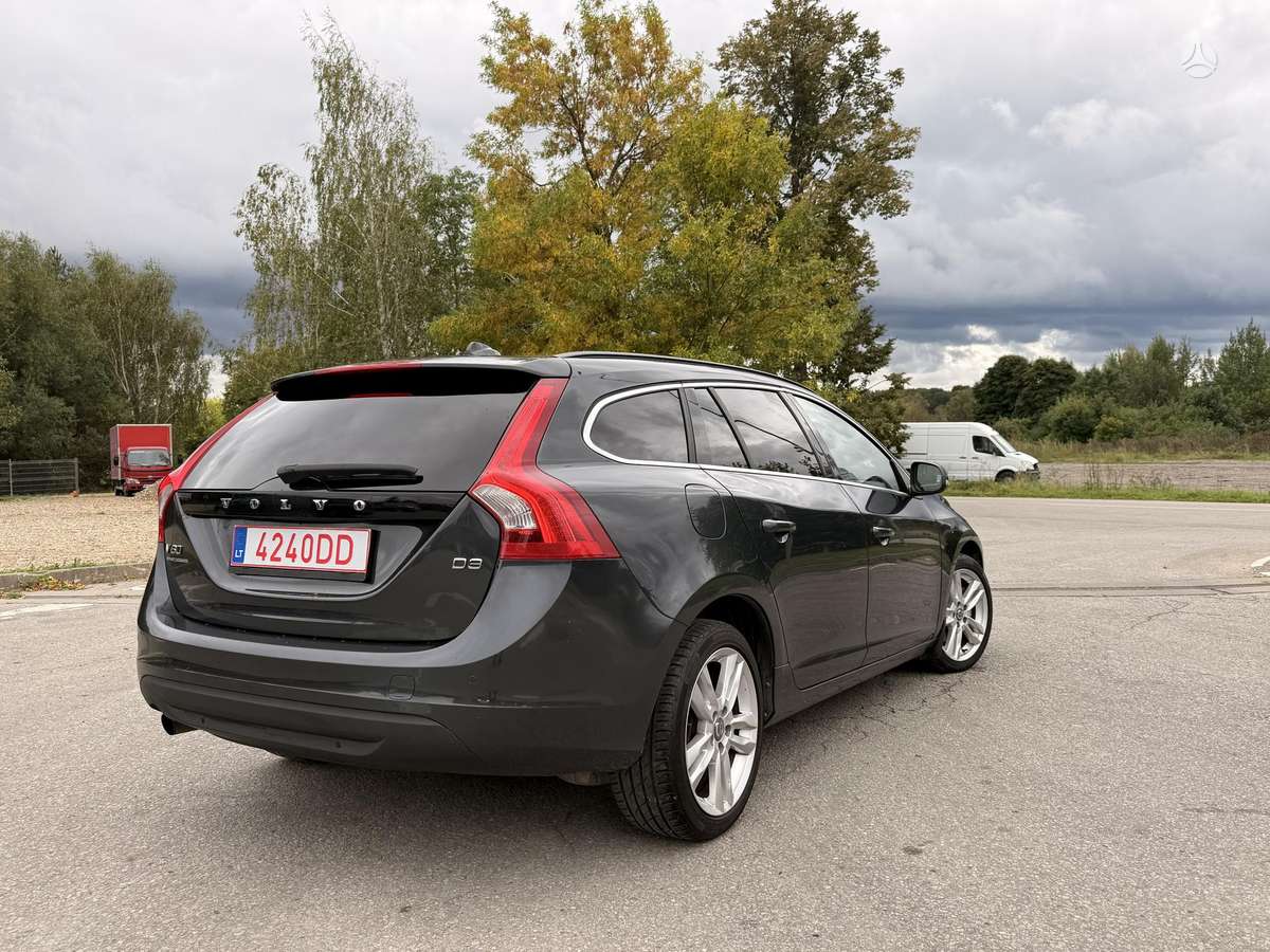 Volvo V60 2012 — двигун 1984 cm³, 163 HP (120kW)