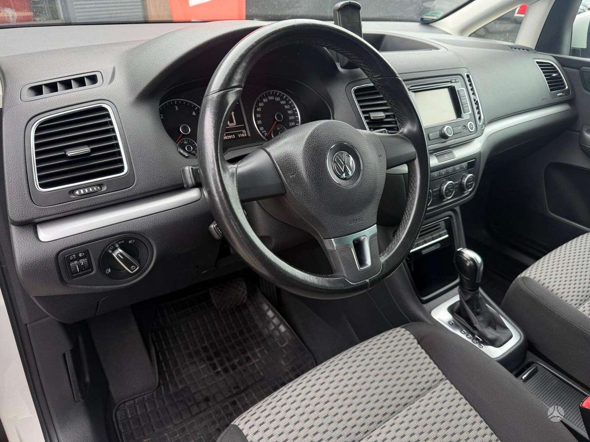 Volkswagen Sharan 2013 — photo 10