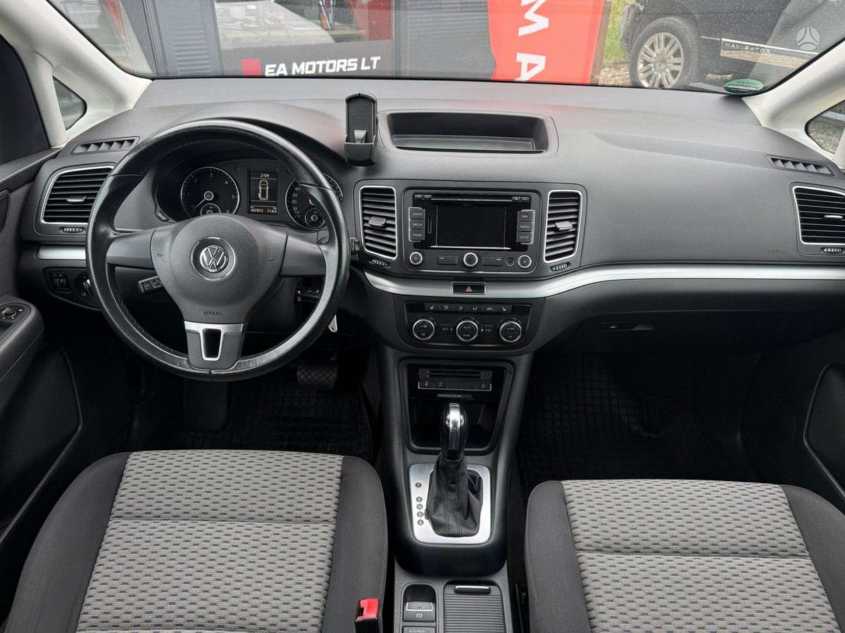 Volkswagen Sharan 2013 — photo 13