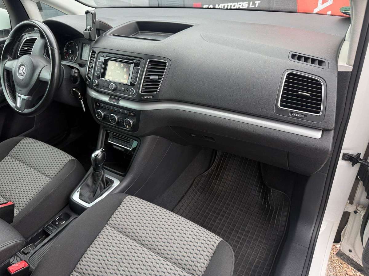 Volkswagen Sharan 2013 — photo 14
