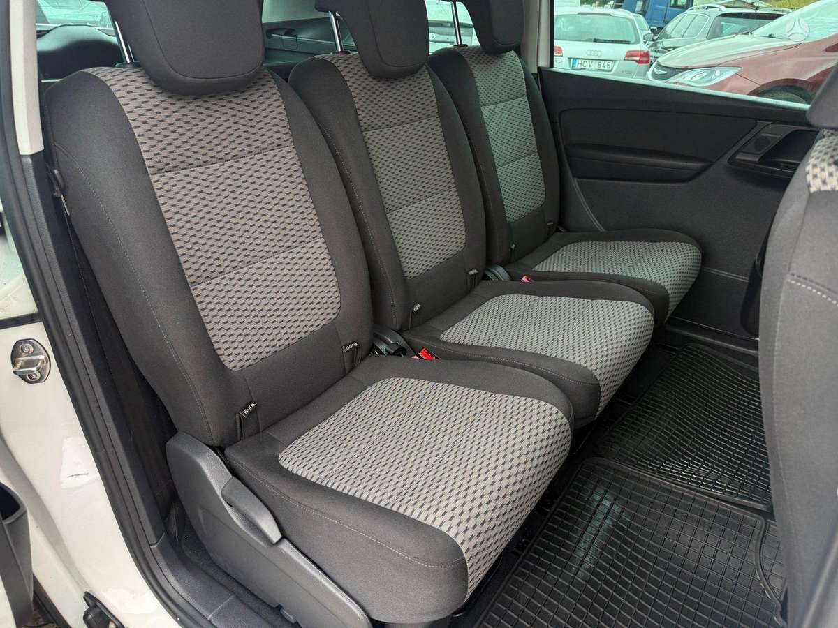 Volkswagen Sharan 2013 — photo 17