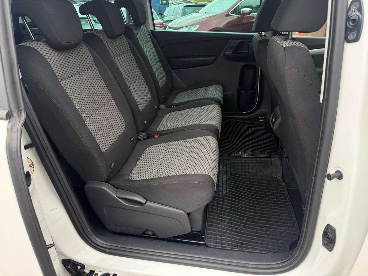 Volkswagen Sharan 2013 — photo 18