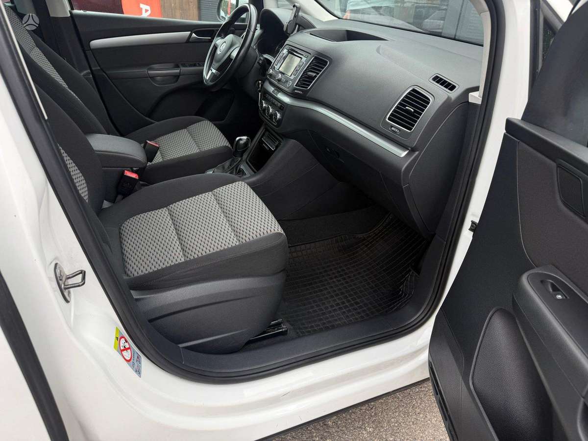 Volkswagen Sharan 2013 — photo 20